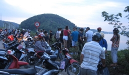 Xác nam thanh niên đang phân hủy mạnh trôi trên sông Mã